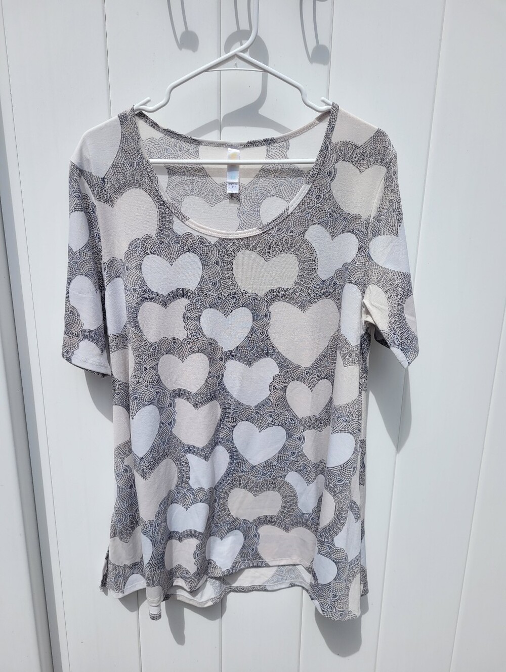 NWT - LuLaRoe Perfect Tee - Size Large